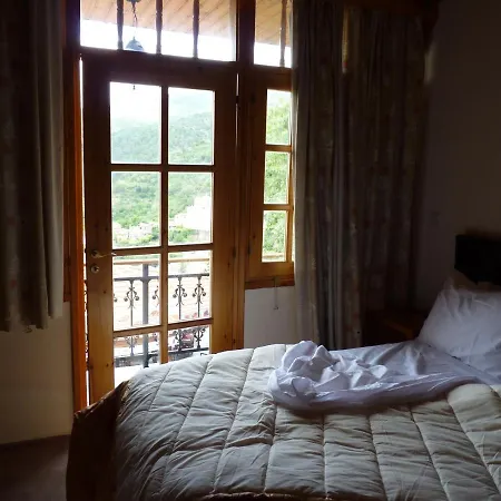 Mountain Rose & Restaurant 2*