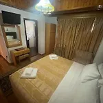 Отель Mountain Rose & Restaurant 2*
