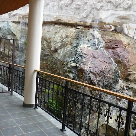 Mountain Rose & Restaurant Pedhoulas