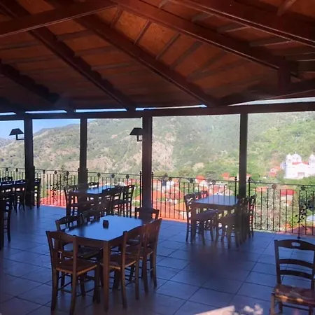 Mountain Rose & Restaurant 2*