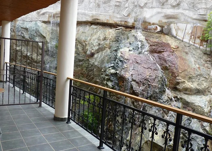 Mountain Rose & Restaurant Pedhoulas