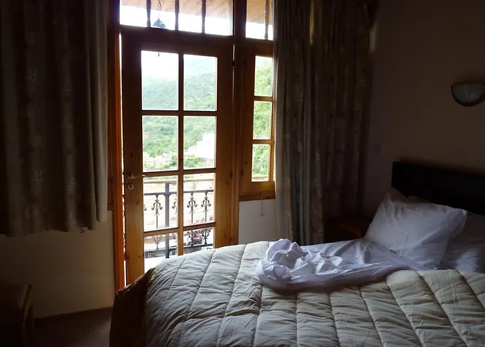 Mountain Rose & Restaurant 2*