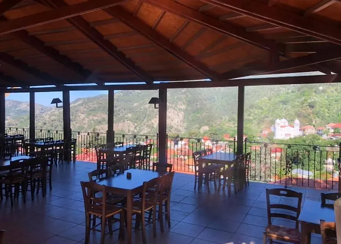 Mountain Rose & Restaurant 2*